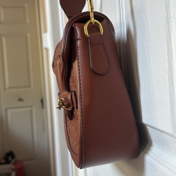 New!!! GG Tan Leather Crossbody Bag - Picture 7 of 17